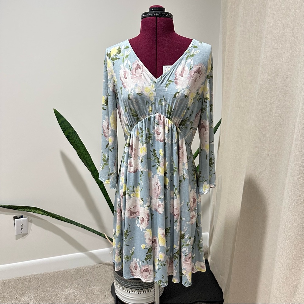 White Birch pastel floral V-Neck Dress in Blue women’s small